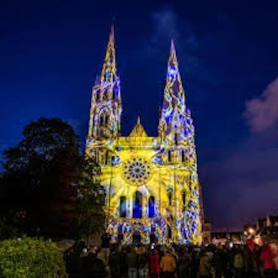 Coeur De Ville, Calme, Spacieux,Parking Et Wifi ! Шартър Екстериор снимка